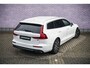 Volvo V60 2.0 T8 Twin Engine AWD Inscription | Trekhaak | Stoel- en stuurwielverwarming | Lederen bekleding | Achterbankverwarming | Getint glas | Alarm |