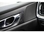Volvo V60 2.0 T8 Twin Engine AWD Inscription | Trekhaak | Stoel- en stuurwielverwarming | Lederen bekleding | Achterbankverwarming | Getint glas | Alarm |