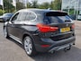 BMW X1 sDrive20i 192pk Automaat Centennial High Executive Sport-Line | Navi | Clima | Cruise | Leder+Stoelverwarming | Head-Up | Keyless Entry | Led Koplampen | Pdc V+A+Assist+Camera | Privacy Glass