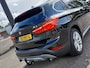 BMW X1 sDrive20i 192pk Automaat Centennial High Executive Sport-Line | Navi | Clima | Cruise | Leder+Stoelverwarming | Head-Up | Keyless Entry | Led Koplampen | Pdc V+A+Assist+Camera | Privacy Glass