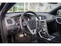 Volvo S60 2.0 T6 Aut.8 R-Design | Stoel- en stuurverwarming | Bi-xenon koplampen | Achteruitrijcamera | Navigatie | Volvo On Call | Parkeersensoren voor + achter | Voorruitverwarming | 19" velgen |