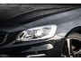 Volvo S60 2.0 T6 Aut.8 R-Design | Stoel- en stuurverwarming | Bi-xenon koplampen | Achteruitrijcamera | Navigatie | Volvo On Call | Parkeersensoren voor + achter | Voorruitverwarming | 19" velgen |