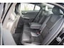 Volvo S60 2.0 T6 Aut.8 R-Design | Stoel- en stuurverwarming | Bi-xenon koplampen | Achteruitrijcamera | Navigatie | Volvo On Call | Parkeersensoren voor + achter | Voorruitverwarming | 19" velgen |