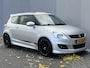 Suzuki Swift 1.2 Exclusive X-ITE / Trekhaak (Trekgewicht 1.000kg) / Elektrisch Glazen Schuif- en Kanteldak / Keyless Entry & Start / Verwarmde Voorstoelen / Cruise- en Climate Control /