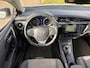 Toyota Auris Touring Sports 1.8 Hybrid Dynamic Go Automaat ECC Audio-CD/MP3 Navigatie LMV 16" Sportstoelen Dealeronderhoud Nw Apk!