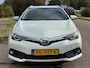 Toyota Auris Touring Sports 1.8 Hybrid Dynamic Go Automaat ECC Audio-CD/MP3 Navigatie LMV 16" Sportstoelen Dealeronderhoud Nw Apk!
