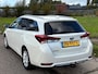 Toyota Auris Touring Sports 1.8 Hybrid Dynamic Go Automaat ECC Audio-CD/MP3 Navigatie LMV 16" Sportstoelen Dealeronderhoud Nw Apk!