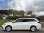 Toyota Auris Touring Sports 1.8 Hybrid Dynamic Go Automaat ECC Audio-CD/MP3 Navigatie LMV 16" Sportstoelen Dealeronderhoud Nw Apk!