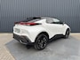 Toyota C-HR 2.0 Hybrid 200 GR SPORT(GEEN PHEV) | Pano dak | Head-up | JBL | LED | Rijklaar!!