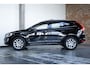 Volvo XC60 T5 Automaat FWD Polar+ | Dealeronderhouden | 2de eigenaar | Lederen bekleding | Panoramadak | Parkeerverwarming | Electrische bedienbare stoelen | Parkeersensoren voor + achter | High performance audio | Parkeercamera | Volvo on Call