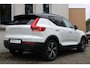 Volvo XC40 T5 Automaat Recharge R-Design | Premium Audio by Harman en Kardon|Interieur Voorverwarming| Electrisch bedienbare Voorstoelen|Semi electrische Trekhaak| Adaptieve Cruise Control| Blind spot | Verwarmbare Voorstoelen.