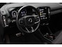 Volvo XC40 T5 Automaat Recharge R-Design | Premium Audio by Harman en Kardon|Interieur Voorverwarming| Electrisch bedienbare Voorstoelen|Semi electrische Trekhaak| Adaptieve Cruise Control| Blind spot | Verwarmbare Voorstoelen.