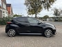 Toyota Yaris 1.5 Hybrid Executive met Premium Pack / 1e eigenaar / geen import / Panoramadak / Navigatie / Stoel- en stuurverwarming / Parkeersensoren voor en achter / 1e eigenaar, dealeronderhouden / Toyota Garantie / Rijklaarprijs met Toyota Pechhulppas