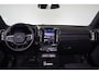 Volvo EX40 Performance Ultra Black Edition 82 kWh - Panorama/schuifdak - IntelliSafe Assist & Surround - 360º Camera - Verwarmde voorstoelen, stuur & achterbank - Parkeersensoren voor & achter - Elektr. bedienb. voorstoelen met geheugen links - Draadloze tel. lader - Warmtepomp - Extra getint glas - 20' LMV