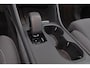 Volvo EX40 Performance Ultra Black Edition 82 kWh - Panorama/schuifdak - IntelliSafe Assist & Surround - 360º Camera - Verwarmde voorstoelen, stuur & achterbank - Parkeersensoren voor & achter - Elektr. bedienb. voorstoelen met geheugen links - Draadloze tel. lader - Warmtepomp - Extra getint glas - 20' LMV