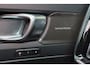 Volvo EX40 Performance Ultra Black Edition 82 kWh - Panorama/schuifdak - IntelliSafe Assist & Surround - 360º Camera - Verwarmde voorstoelen, stuur & achterbank - Parkeersensoren voor & achter - Elektr. bedienb. voorstoelen met geheugen links - Draadloze tel. lader - Warmtepomp - Extra getint glas - 20' LMV