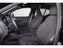 Volvo EX40 Performance Ultra Black Edition 82 kWh - Panorama/schuifdak - IntelliSafe Assist & Surround - 360º Camera - Verwarmde voorstoelen, stuur & achterbank - Parkeersensoren voor & achter - Elektr. bedienb. voorstoelen met geheugen links - Draadloze tel. lader - Warmtepomp - Extra getint glas - 20' LMV