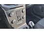 Volvo V40 T2 Momentum |Navigatie| Bluetooth| Climate Control| Regensensor| Lichtmetalen velgen| LED dagrijverlichiting| Inklapbare buitenspiegels| Parkeer sensoren achter