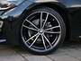 BMW 3-Serie 318i Business Edition Plus 157 Pk Automaat Navigatie / DAB / Leer / M-pakket / Camera