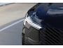 Volvo XC90 T8 Plug-in hybrid AWD Ultra Bright | Verwarmbare voorstoelen | Ventileerbare voorstoelen | Massagefunctie voorstoelen | Verwarmbaar stuurwiel | Verwarmbare achterbank | Premium Audio by Bowers & Wilkins | Luchtvering | Panoramadak | Rondom zichtcamera | 21 inch Lichtmetalen velgen | Semi elektrische trekhaak