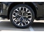 Volvo XC90 T8 Plug-in hybrid AWD Ultra Bright | Verwarmbare voorstoelen | Ventileerbare voorstoelen | Massagefunctie voorstoelen | Verwarmbaar stuurwiel | Verwarmbare achterbank | Premium Audio by Bowers & Wilkins | Luchtvering | Panoramadak | Rondom zichtcamera | 21 inch Lichtmetalen velgen | Semi elektrische trekhaak