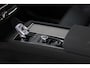 Volvo XC90 T8 Plug-in hybrid AWD Ultra Bright | Semi elektrische trekhaak | Panoramadak | Luchtvering | Verwarmbare voorstoelen | Ventileerbare voorstoelen | Massagefunctie voorstoelen | Verwarmbaar stuurwiel | Verwarmbare achterbank | Premium Audio by Bowers & Wilkins | Rondom zichtcamera | 21 inch Lichtmetalen velgen |