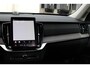 Volvo XC90 T8 Plug-in hybrid AWD Ultra Bright | Semi elektrische trekhaak | Panoramadak | Luchtvering | Verwarmbare voorstoelen | Ventileerbare voorstoelen | Massagefunctie voorstoelen | Verwarmbaar stuurwiel | Verwarmbare achterbank | Premium Audio by Bowers & Wilkins | Rondom zichtcamera | 21 inch Lichtmetalen velgen |