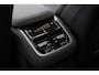 Volvo XC90 T8 Plug-in hybrid AWD Ultra Bright | Semi elektrische trekhaak | Panoramadak | Luchtvering | Verwarmbare voorstoelen | Ventileerbare voorstoelen | Massagefunctie voorstoelen | Verwarmbaar stuurwiel | Verwarmbare achterbank | Premium Audio by Bowers & Wilkins | Rondom zichtcamera | 21 inch Lichtmetalen velgen |
