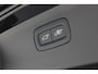 Volvo XC90 T8 Plug-in hybrid AWD Ultra Bright | Semi elektrische trekhaak | Panoramadak | Luchtvering | Verwarmbare voorstoelen | Ventileerbare voorstoelen | Massagefunctie voorstoelen | Verwarmbaar stuurwiel | Verwarmbare achterbank | Premium Audio by Bowers & Wilkins | Rondom zichtcamera | 21 inch Lichtmetalen velgen |