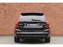 Volvo XC90 T8 AWD AUT8 Ultra Dark | Verwarmbare voorstoelen | Verwarmbaar stuurwiel | Massagefunctie voorstoelen | Ventileerbare voorstoelen | Verwarmbare achterbank | Premium audio by Bowers & Wilkins | Luchtvering | Panoramadak | Rondom zichtcamera | 21" Lichtmetalen velgen