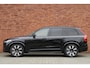 Volvo XC90 T8 AWD AUT8 Ultra Dark | Verwarmbare voorstoelen | Verwarmbaar stuurwiel | Massagefunctie voorstoelen | Ventileerbare voorstoelen | Verwarmbare achterbank | Premium audio by Bowers & Wilkins | Luchtvering | Panoramadak | Rondom zichtcamera | 21" Lichtmetalen velgen
