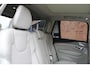 Volvo XC90 T8 AWD AUT8 Ultra Dark | Verwarmbare voorstoelen | Verwarmbaar stuurwiel | Massagefunctie voorstoelen | Ventileerbare voorstoelen | Verwarmbare achterbank | Premium audio by Bowers & Wilkins | Luchtvering | Panoramadak | Rondom zichtcamera | 21" Lichtmetalen velgen
