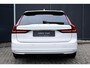 Volvo V90 B4 Business Pro | Blond Lederen Bekleding | 360° Parkeercamera | Parkeersensoren Voor & Achter | Elektrische achterklep | BLIS | Stoelverwarming | Stuurwielverwarming | Volvo on Call | Apple Car Play
