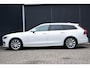 Volvo V90 B4 Business Pro | Blond Lederen Bekleding | 360° Parkeercamera | Parkeersensoren Voor & Achter | Elektrische achterklep | BLIS | Stoelverwarming | Stuurwielverwarming | Volvo on Call | Apple Car Play