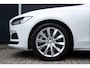 Volvo V90 B4 Business Pro | Blond Lederen Bekleding | 360° Parkeercamera | Parkeersensoren Voor & Achter | Elektrische achterklep | BLIS | Stoelverwarming | Stuurwielverwarming | Volvo on Call | Apple Car Play