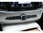 Volvo V90 B4 Business Pro | Blond Lederen Bekleding | 360° Parkeercamera | Parkeersensoren Voor & Achter | Elektrische achterklep | BLIS | Stoelverwarming | Stuurwielverwarming | Volvo on Call | Apple Car Play