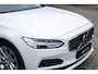 Volvo V90 B4 Business Pro | Blond Lederen Bekleding | 360° Parkeercamera | Parkeersensoren Voor & Achter | Elektrische achterklep | BLIS | Stoelverwarming | Stuurwielverwarming | Volvo on Call | Apple Car Play