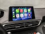 Peugeot 5008 1.2 PureTech Deluxe 7 Persoons Automaat (PANORAMADAK, APPLE CARPLAY, MEMORY SEATS, LEDER, STOELVERWARMING, 360 CAMERA, SPORTSTOELEN, LED KOPLAMPEN, GETINT GLAS, TREKHAAK, NIEUWSTAAT)