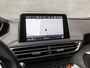 Peugeot 5008 1.2 PureTech Deluxe 7 Persoons Automaat (PANORAMADAK, APPLE CARPLAY, MEMORY SEATS, LEDER, STOELVERWARMING, 360 CAMERA, SPORTSTOELEN, LED KOPLAMPEN, GETINT GLAS, TREKHAAK, NIEUWSTAAT)