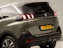 Peugeot 5008 1.2 PureTech Deluxe 7 Persoons Automaat (PANORAMADAK, APPLE CARPLAY, MEMORY SEATS, LEDER, STOELVERWARMING, 360 CAMERA, SPORTSTOELEN, LED KOPLAMPEN, GETINT GLAS, TREKHAAK, NIEUWSTAAT)