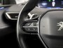 Peugeot 5008 1.2 PureTech Deluxe 7 Persoons Automaat (PANORAMADAK, APPLE CARPLAY, MEMORY SEATS, LEDER, STOELVERWARMING, 360 CAMERA, SPORTSTOELEN, LED KOPLAMPEN, GETINT GLAS, TREKHAAK, NIEUWSTAAT)