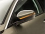 Peugeot 5008 1.2 PureTech Deluxe 7 Persoons Automaat (PANORAMADAK, APPLE CARPLAY, MEMORY SEATS, LEDER, STOELVERWARMING, 360 CAMERA, SPORTSTOELEN, LED KOPLAMPEN, GETINT GLAS, TREKHAAK, NIEUWSTAAT)