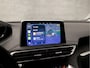 Peugeot 5008 1.2 PureTech Sport 7 Persoons (APPLE CARPLAY, GROOT NAVI, 360 CAMERA, LEDER, GETINT GLAS, SPORTSTOELEN, CRUISE, DAB+, PARKEERSENSOREN, LANE ASSIST, NIEUWSTAAT)