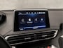 Peugeot 5008 1.2 PureTech Sport 7 Persoons (APPLE CARPLAY, GROOT NAVI, 360 CAMERA, LEDER, GETINT GLAS, SPORTSTOELEN, CRUISE, DAB+, PARKEERSENSOREN, LANE ASSIST, NIEUWSTAAT)