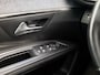 Peugeot 5008 1.2 PureTech Sport 7 Persoons (APPLE CARPLAY, GROOT NAVI, 360 CAMERA, LEDER, GETINT GLAS, SPORTSTOELEN, CRUISE, DAB+, PARKEERSENSOREN, LANE ASSIST, NIEUWSTAAT)