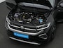 Volkswagen T-Cross 1.0 TSI 115 pk DSG R-Line Edition | IQ Light | Sportstoelen | Parkeersensoren voor/achter | Stoelverwarming | Carplay | 17 inch