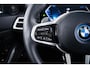 BMW 3-Serie Touring 330e Long Range - M Sport - Trekhaak - Panoramadak - Elektrisch verstelbare/verwarmde stoelen - Parking/Driving Assistant - Harman Kardon - Getinte ruiten - Comfort Access - Ambiance verlichting -