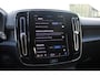 Volvo XC40 Single Motor Extended Range Plus 82 kWh | Adaptive Cruise & Pilot Assist | Verwarmde Voorstoelen+Stuurwiel | Warmtepomp | Semi Elektrische Trrekhaak | Park Assist & Camera | AppleCarplay/AndroidAuto | Elektr. Achterklep |