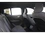 Volvo XC40 Single Motor Extended Range Plus 82 kWh | Adaptive Cruise & Pilot Assist | Verwarmde Voorstoelen+Stuurwiel | Warmtepomp | Semi Elektrische Trrekhaak | Park Assist & Camera | AppleCarplay/AndroidAuto | Elektr. Achterklep |