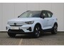Volvo XC40 Single Motor Extended Range Plus 82 kWh | Adaptive Cruise & Pilot Assist | Verwarmde Voorstoelen+Stuurwiel | Warmtepomp | Semi Elektrische Trrekhaak | Park Assist & Camera | AppleCarplay/AndroidAuto | Elektr. Achterklep |